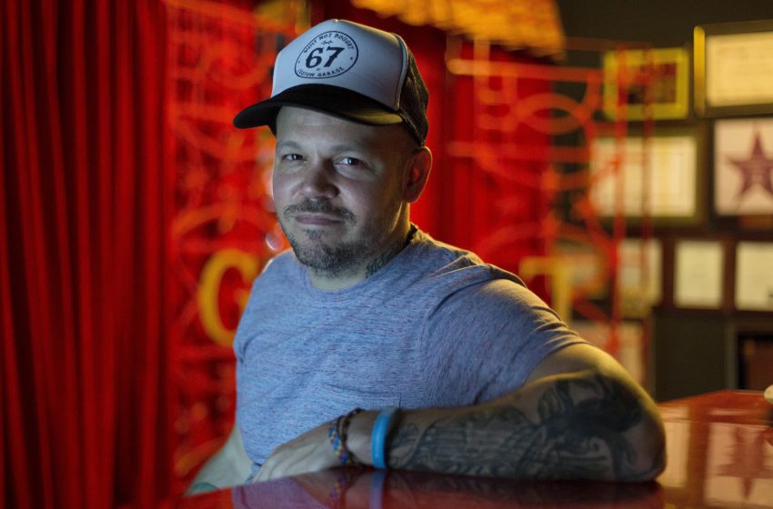  Residente alista su primer película, dos series y una canción para un documental