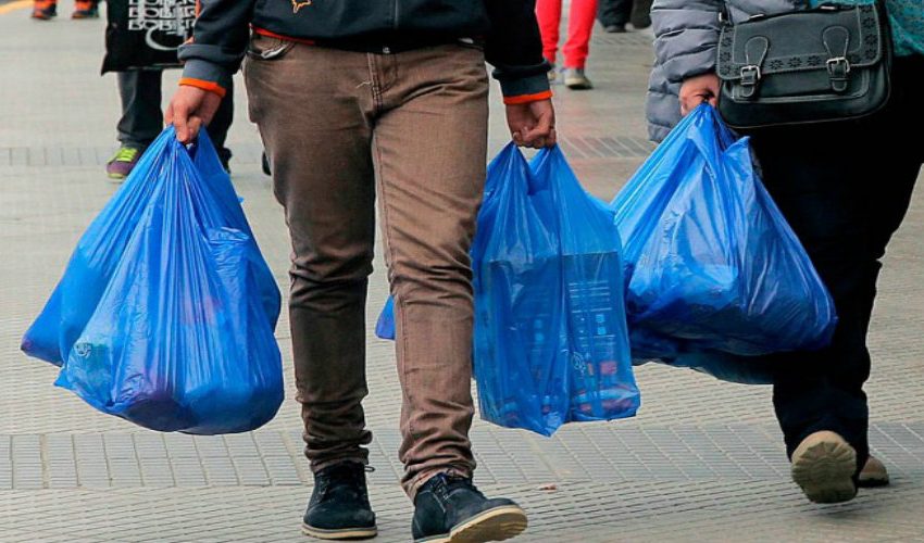  Las bolsas de plástico ahora costarán 0.30 céntimos en establecimientos comerciales