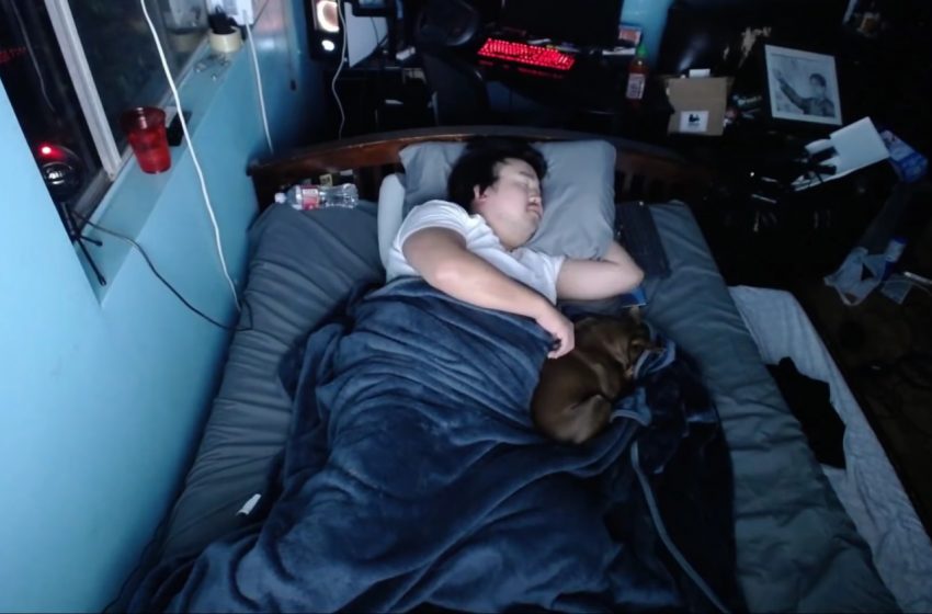  Streamer ganó 16 mil dólares por dormir y transmitirlo en vivo