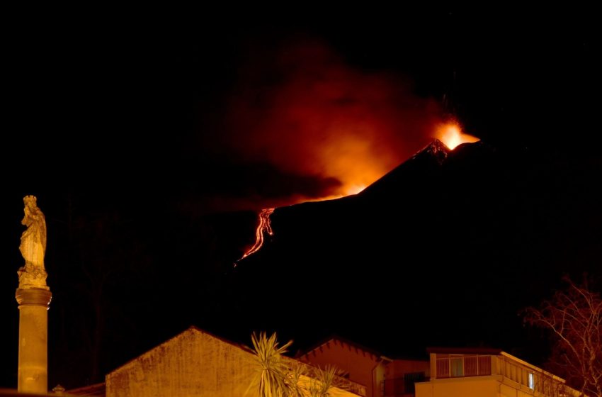  Italia: Erupción del volcán Etna provocó la suspensión de vuelos [FOTOS]