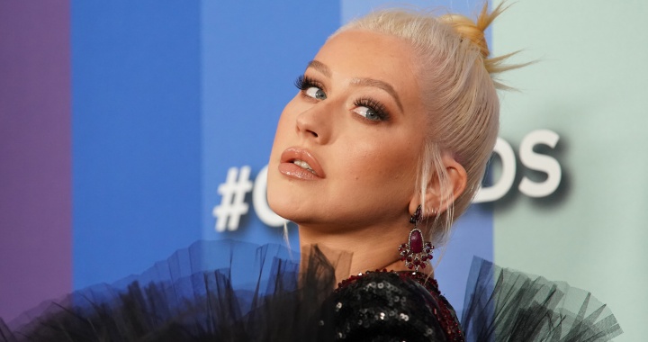  Christina Aguilera anunció el próximo lanzamiento de su disco en español
